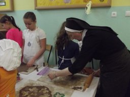 Pieczenie pierniczkow 2016 - 08